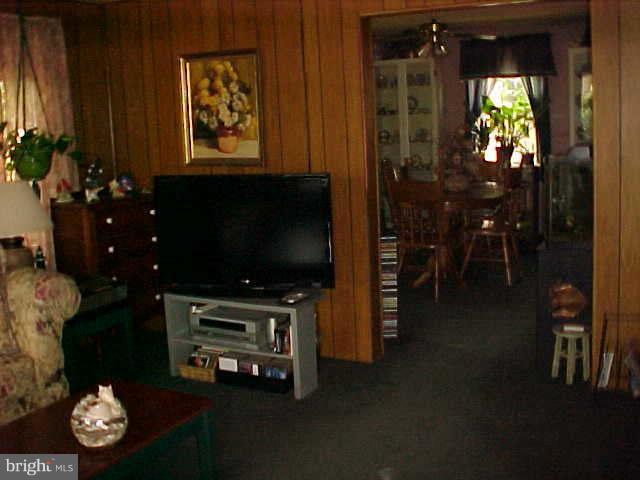 1930 Eastfield Road Baltimore, MD 21222 - Photo 4 of 22 Living Room