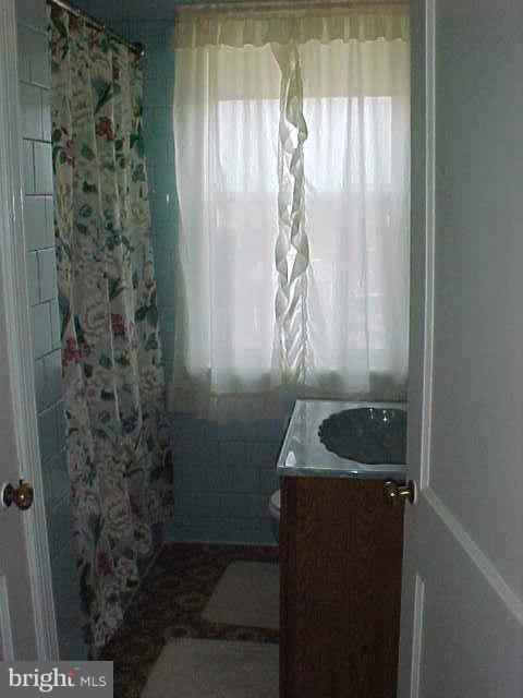 1930 Eastfield Road Baltimore, MD 21222 - Photo 8 of 22 Bath