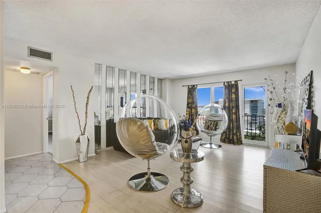 a view of a livingroom with furniture