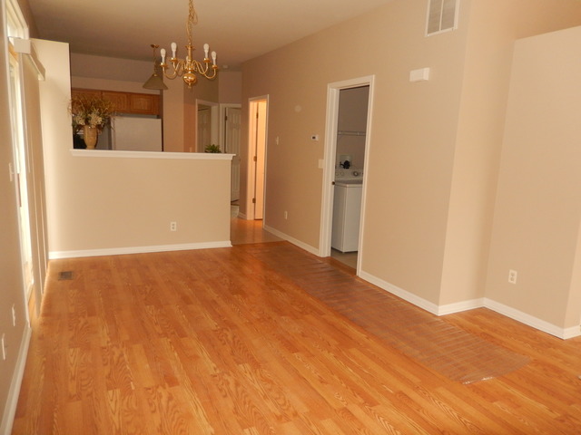 370 Reston Circle Romeoville, IL 60446 - Photo 3 of 12