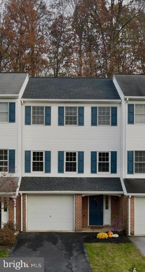 421 Crosswinds Drive Lititz, PA 17543 - Photo 2 of 29