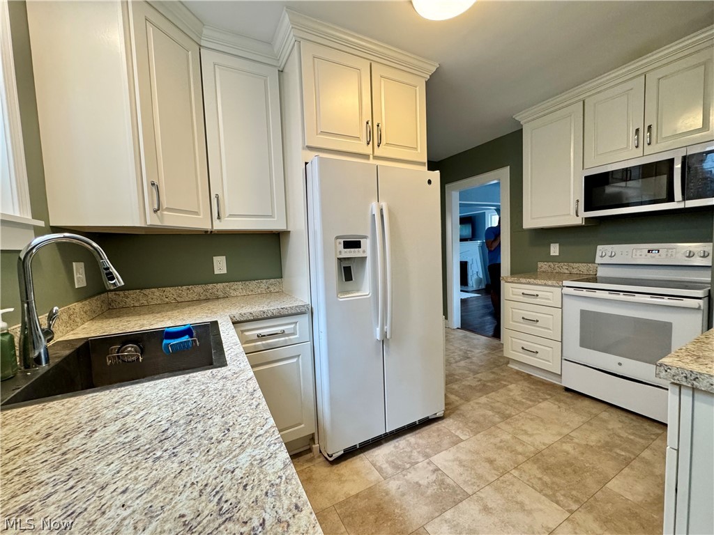 1163 Oxford Road Cleveland Heights, OH 44121 - Photo 11 of 28