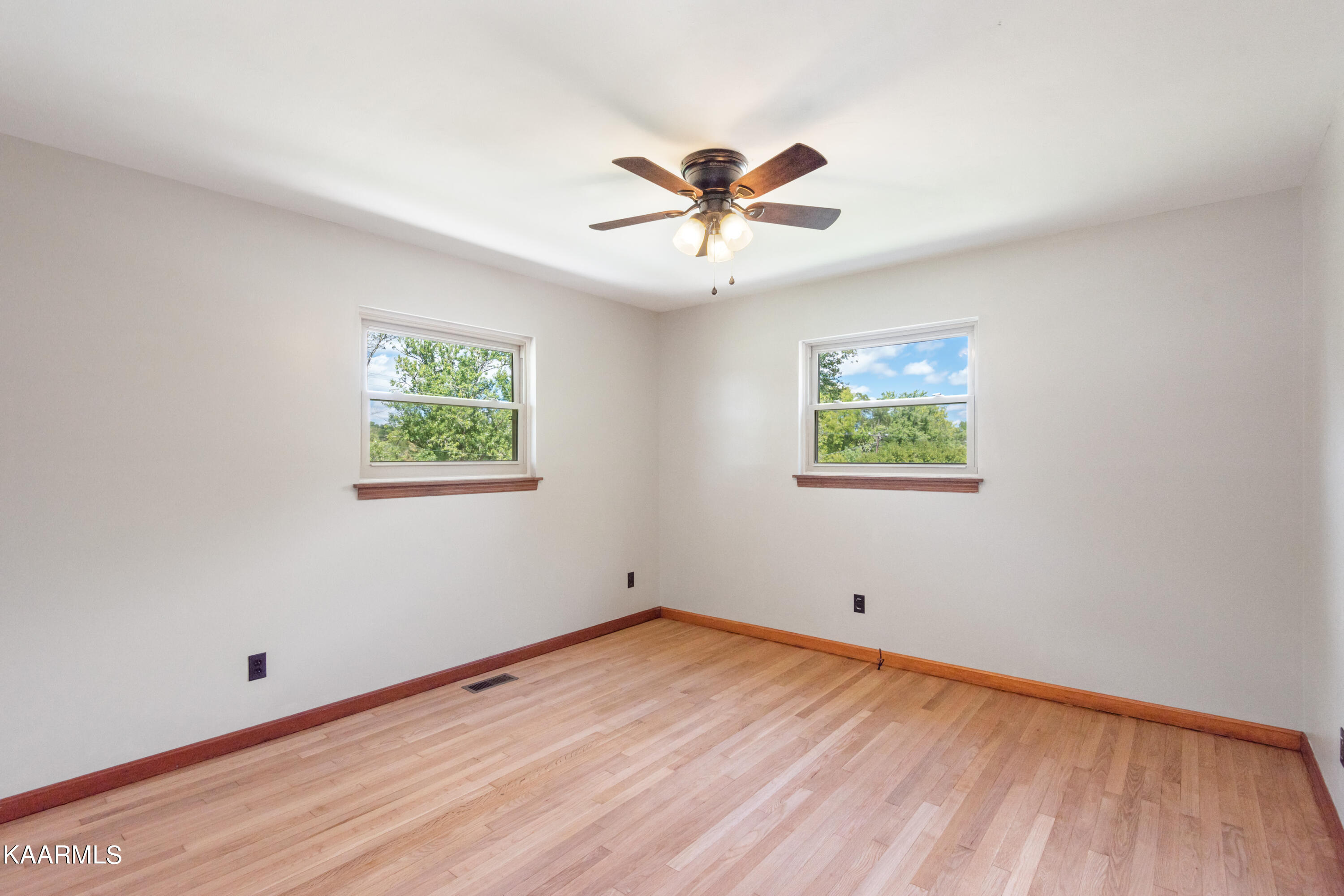 307 Green Acres Road Kingston, TN 37763 - Photo 13 of 27 Bedroom 2