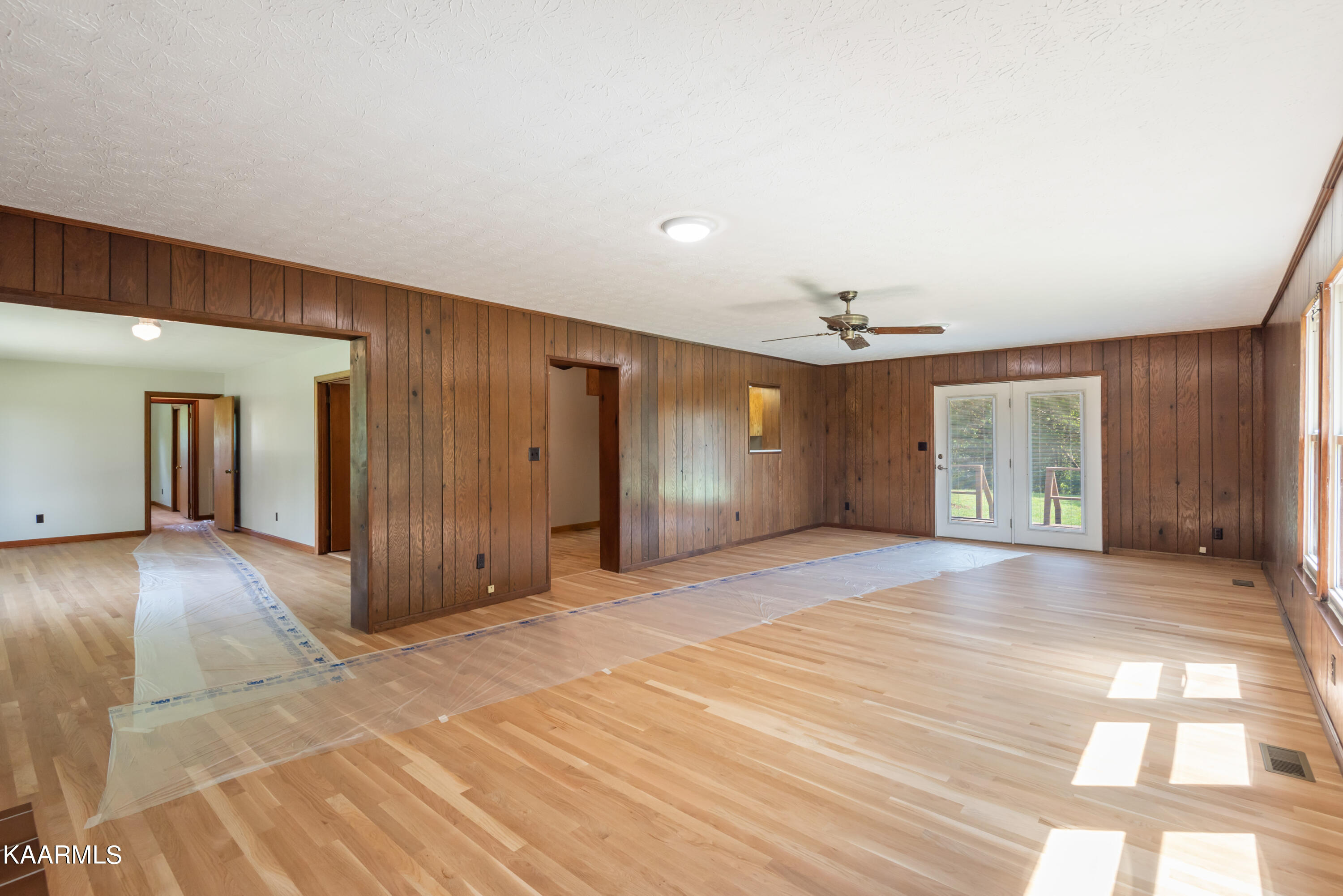 307 Green Acres Road Kingston, TN 37763 - Photo 8 of 27 Famil Room / Dining Room