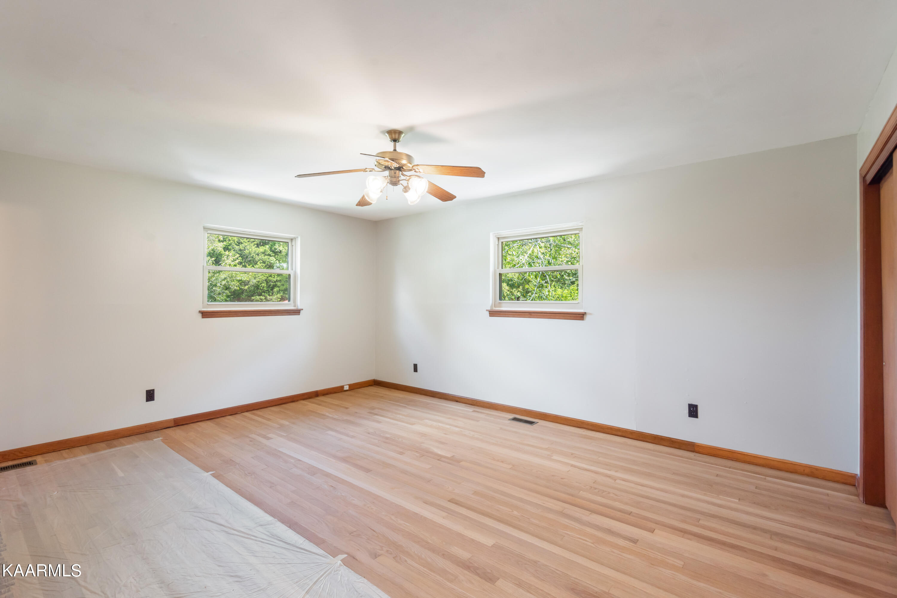 307 Green Acres Road Kingston, TN 37763 - Photo 10 of 27 Master Bedroom