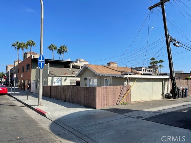 214 Walnut Avenue Huntington Beach, CA 92648 - Photo 10 of 14 a view of a house with a street