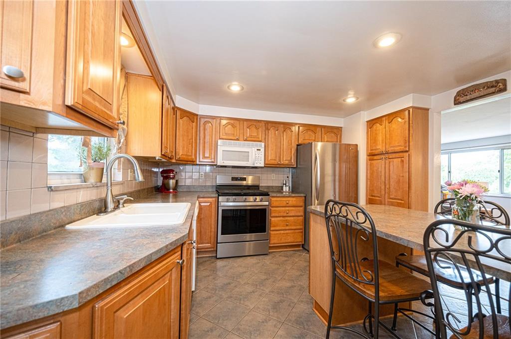 363 Jacks Run Road Pittsburgh, PA 15202 - Photo 4 of 25 Gallery Image 4