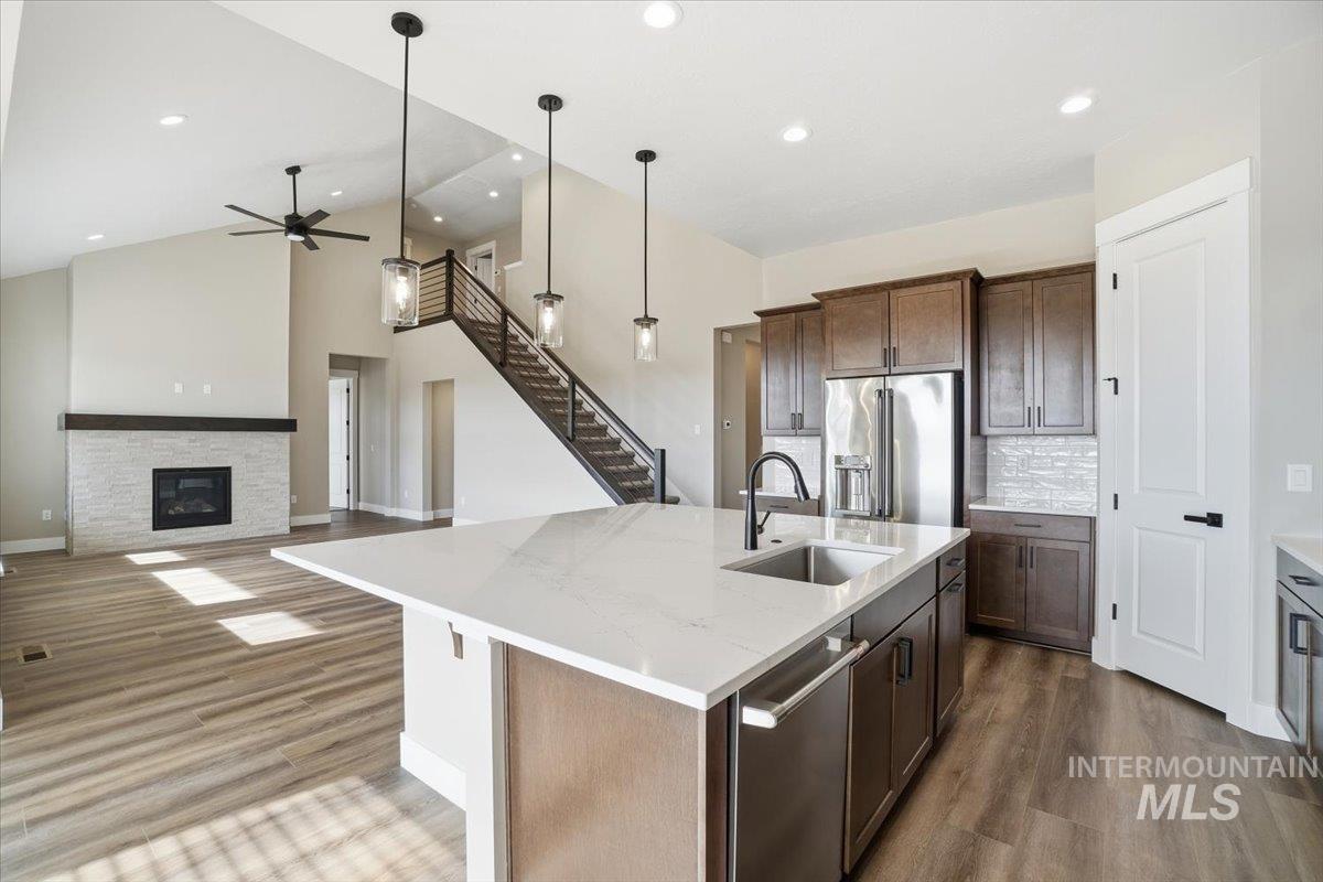 834 North Falling Water Way Eagle, ID 83616 - Photo 12 of 47