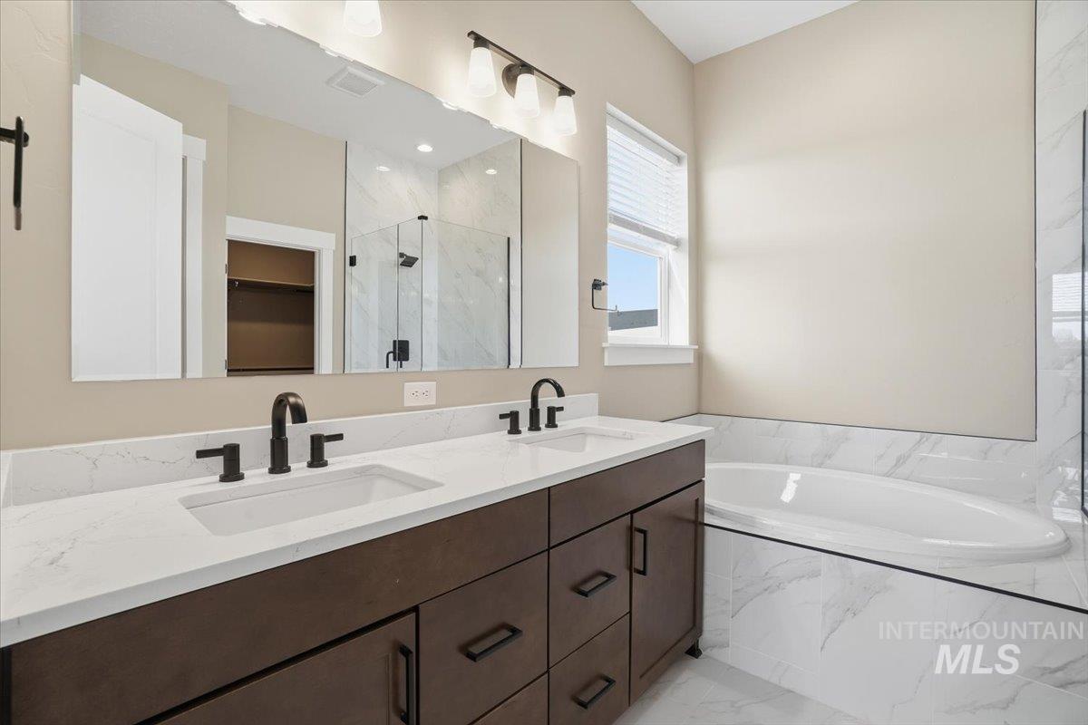 834 North Falling Water Way Eagle, ID 83616 - Photo 17 of 47