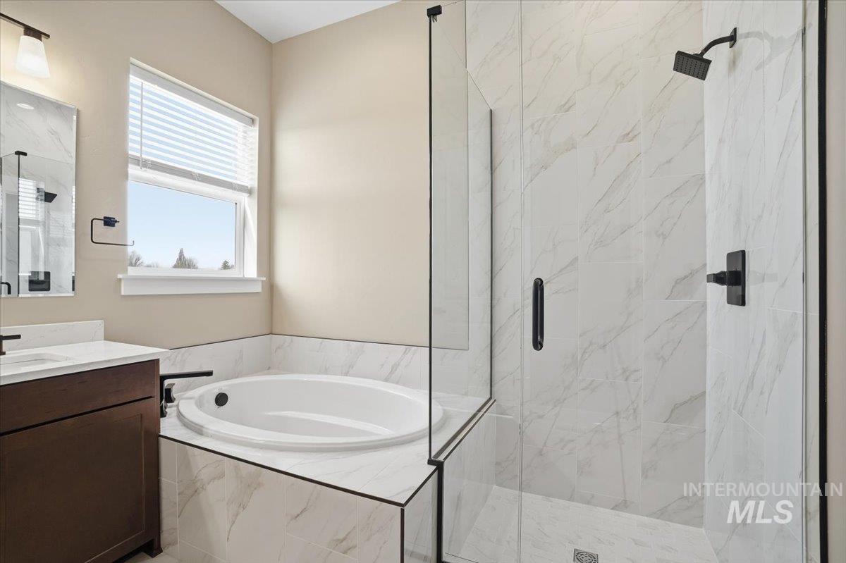 834 North Falling Water Way Eagle, ID 83616 - Photo 18 of 47