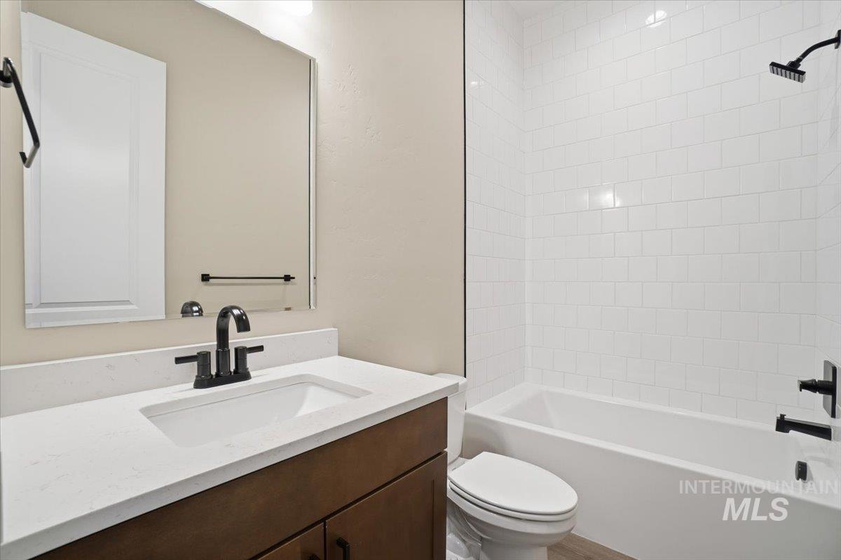 834 North Falling Water Way Eagle, ID 83616 - Photo 27 of 47