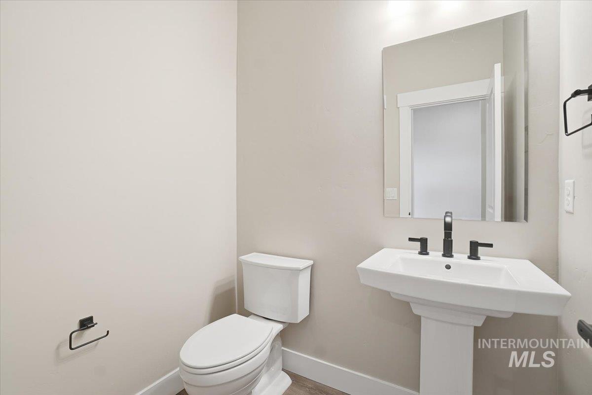 834 North Falling Water Way Eagle, ID 83616 - Photo 31 of 47