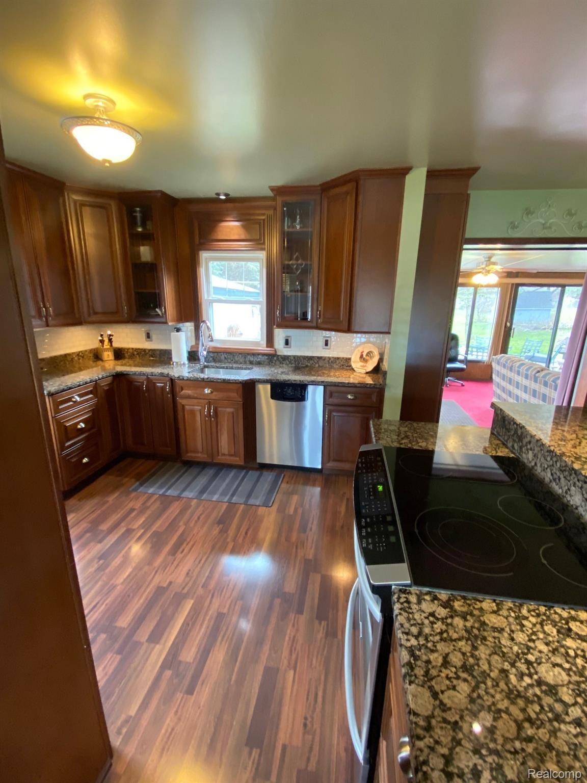 28473 Northline Road Romulus, MI 48174 - Photo 19 of 40 IMG_0864.jpg