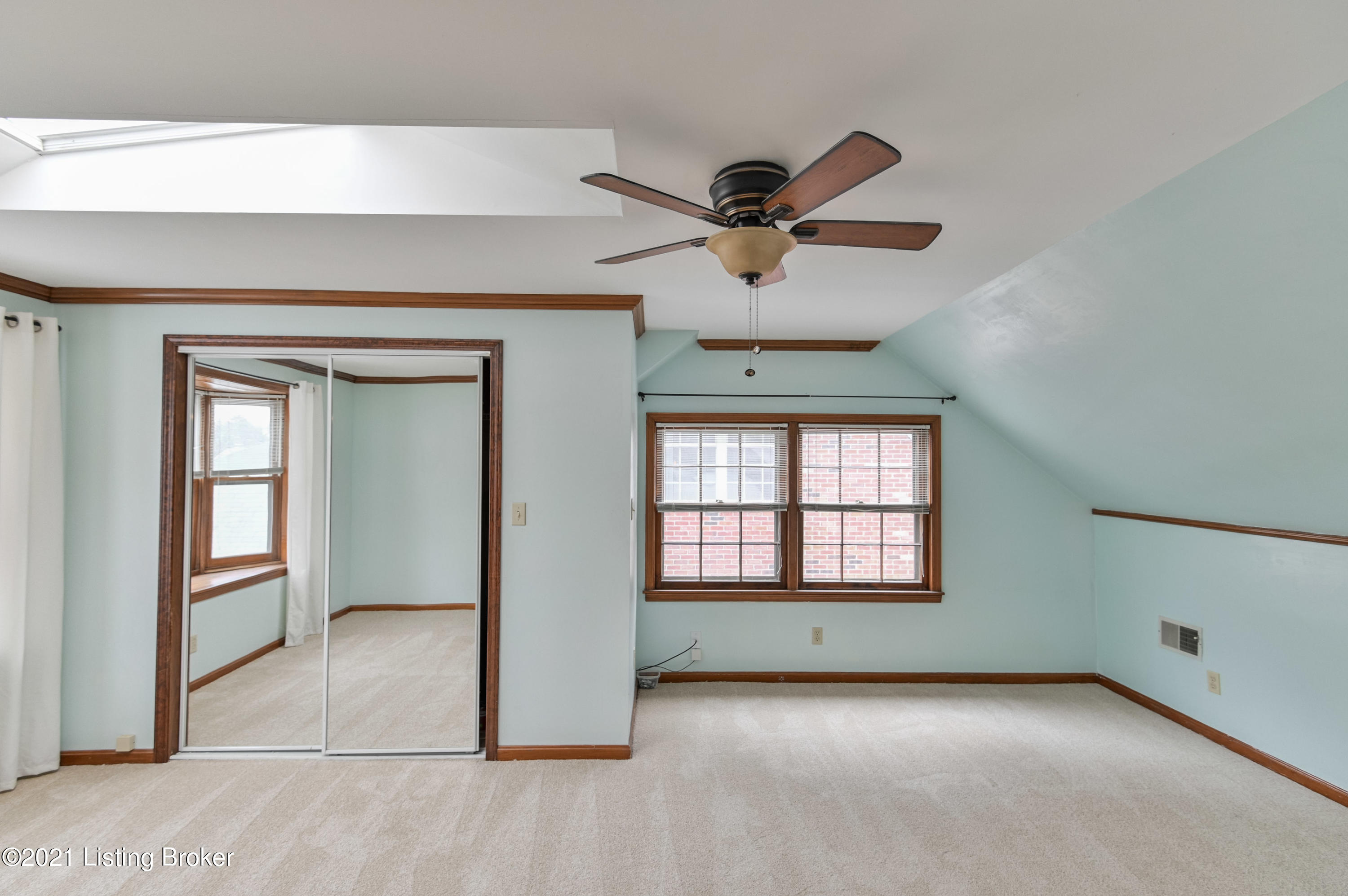 218 Ring Road Louisville, KY 40207 - Photo 27 of 48 030 - 20210311 2354