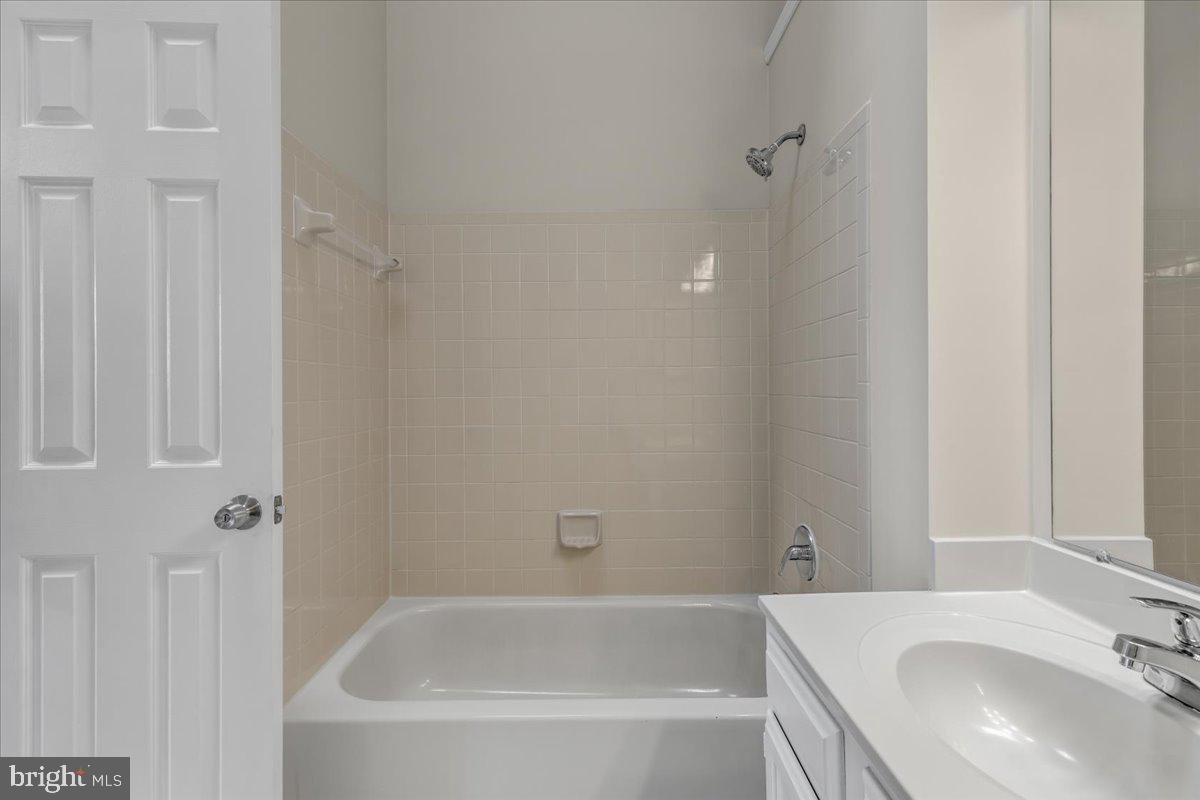 14043 Winding Ridge Lane Centreville, VA 20121 - Photo 21 of 37