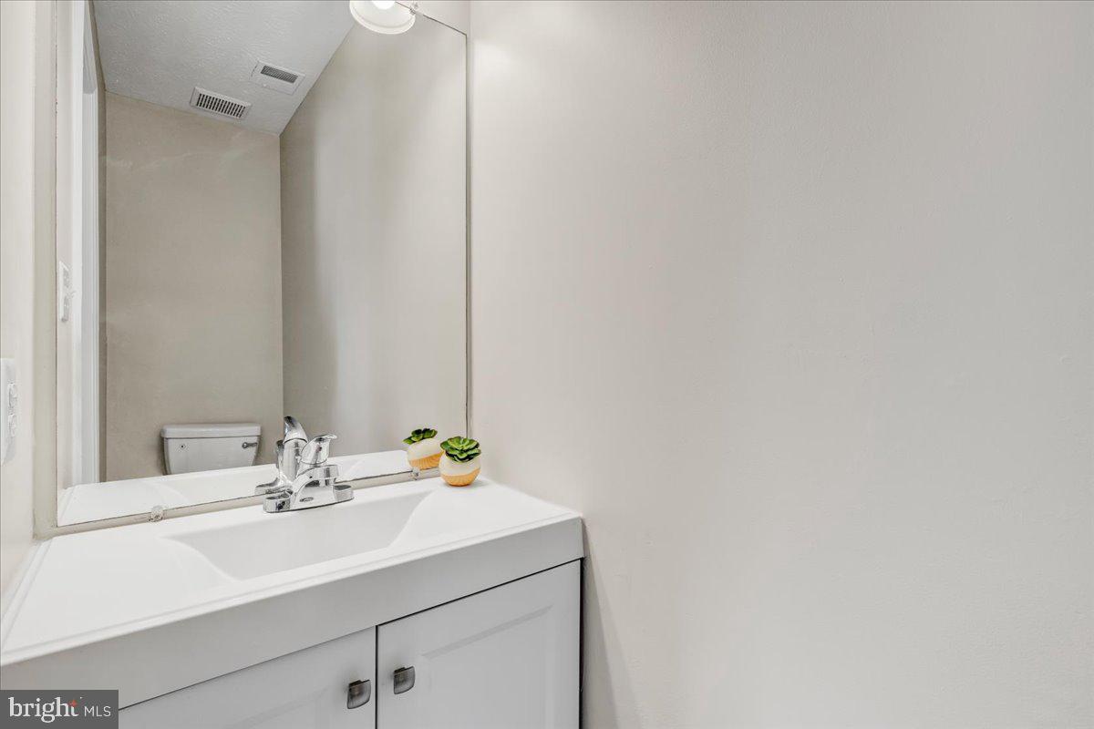 14043 Winding Ridge Lane Centreville, VA 20121 - Photo 29 of 37