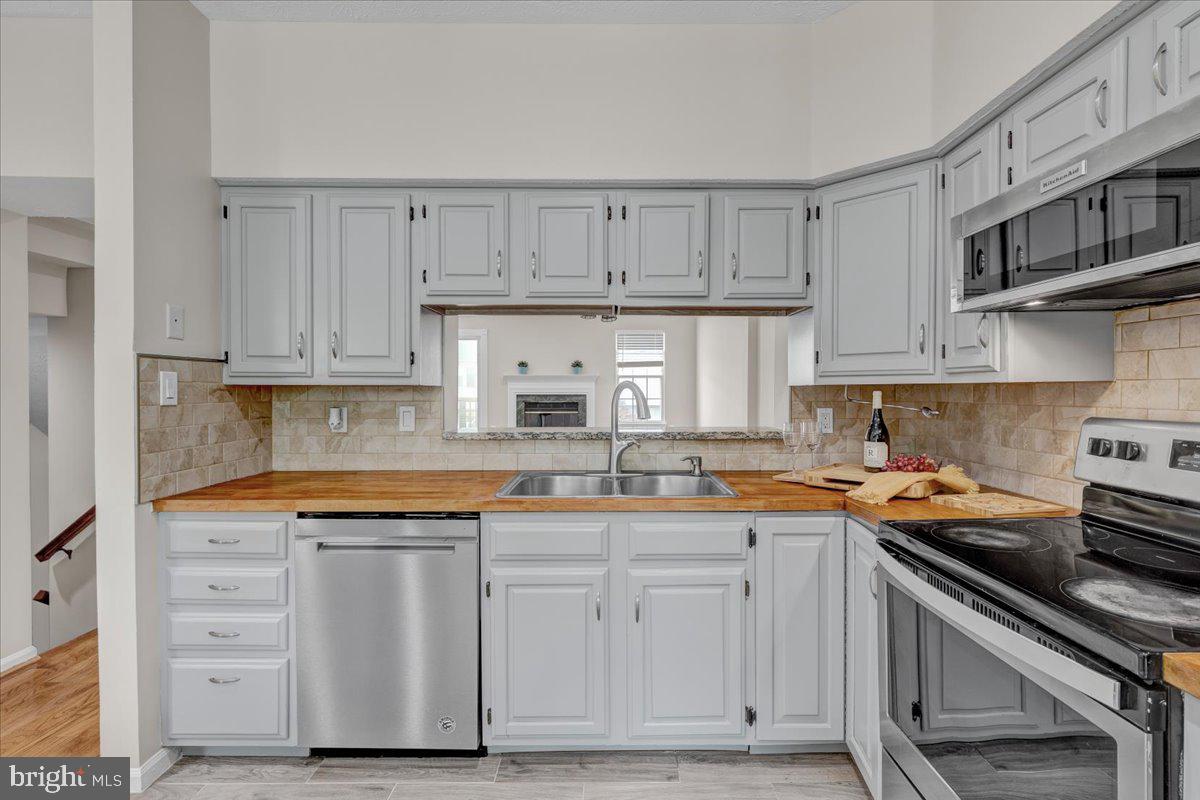 14043 Winding Ridge Lane Centreville, VA 20121 - Photo 8 of 37