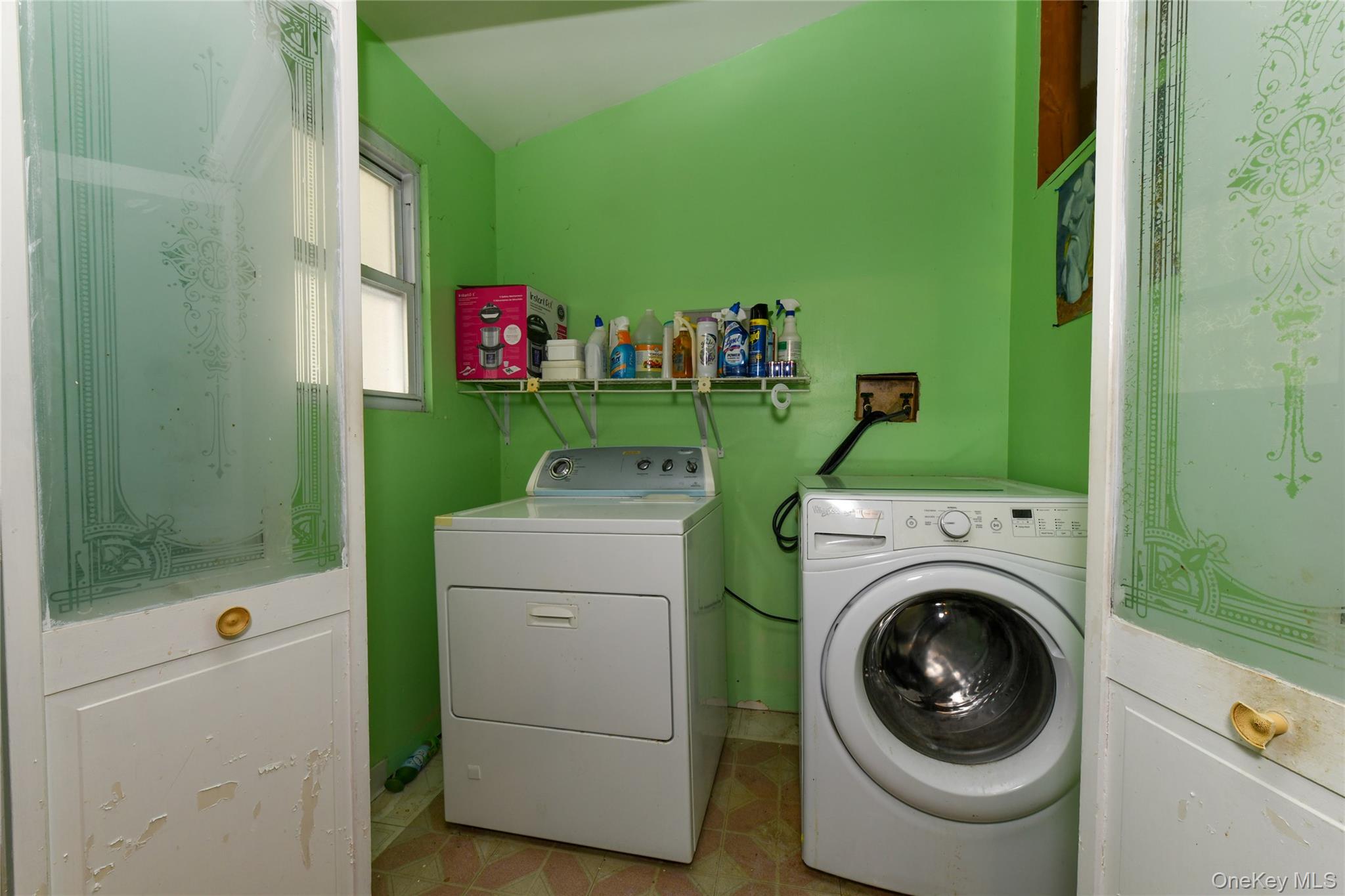 76-43 85th Road Queens, NY 11421 - Photo 15 of 31 a utility room with dryer and washer
