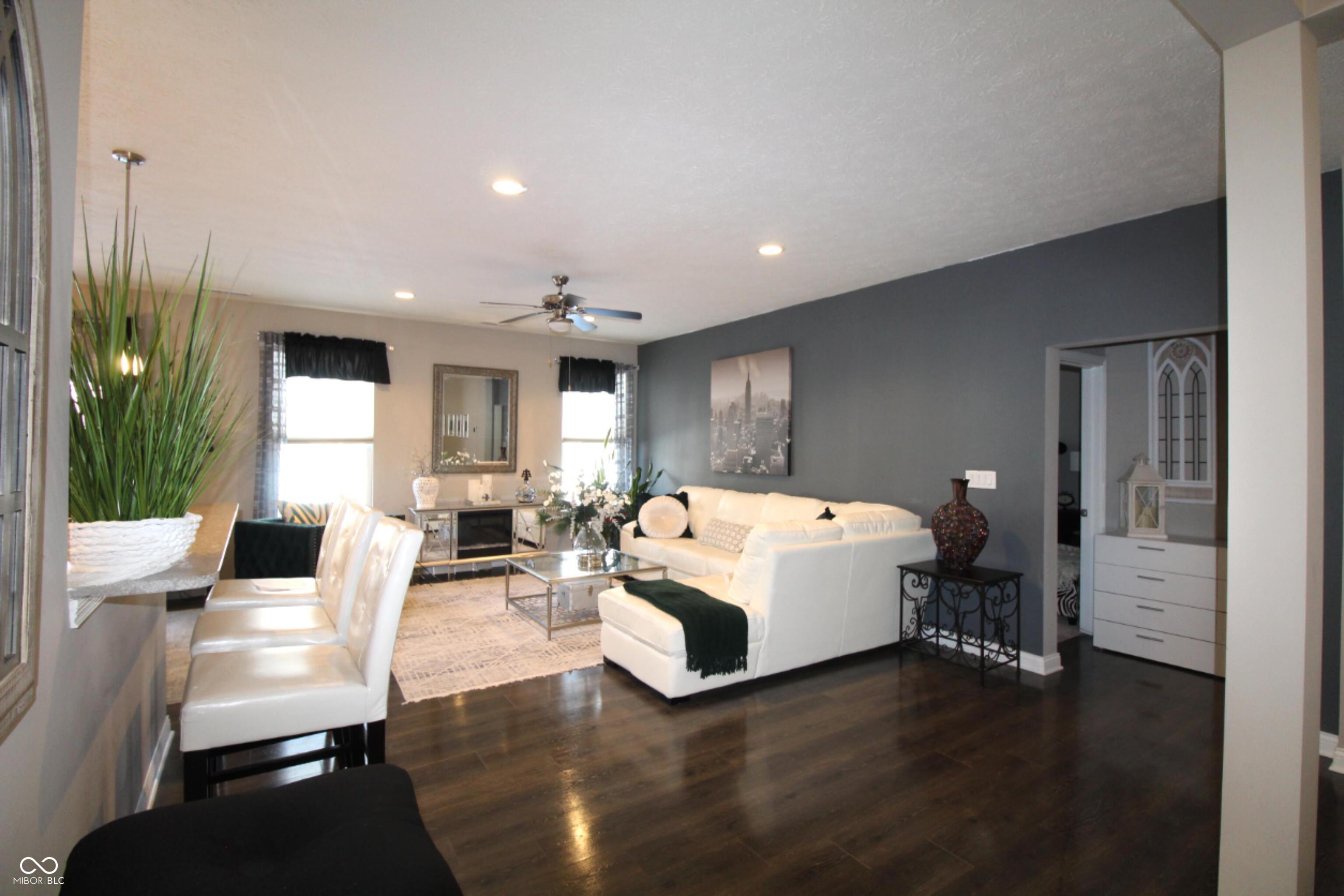 6351 Filly Circle Indianapolis, IN 46260 - Photo 3 of 21