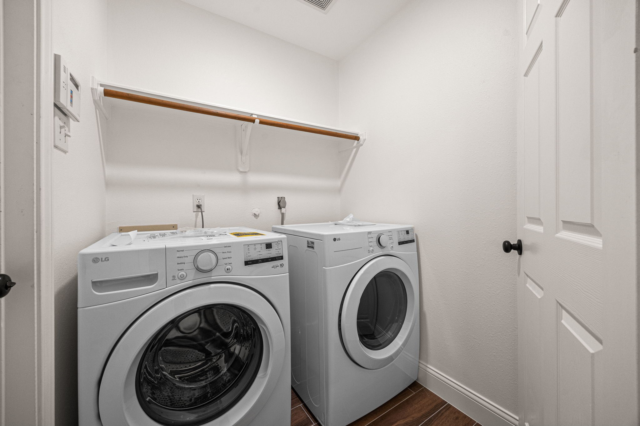 17907 Pelican Way Road Houston, TX 77084 - Photo 36 of 39 a utility room with dryer and washer