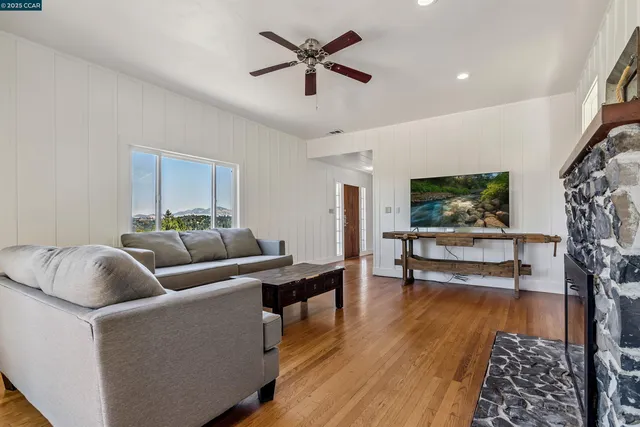 $1,295,000 | 85 La Encinal, Orinda, CA 94563