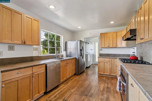 $1,295,000 | 85 La Encinal, Orinda, CA 94563