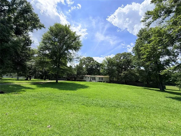 $1,850 | 7810 West Lakeshore Drive, Shreveport, LA 71107
