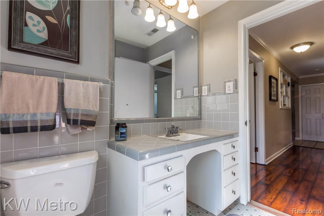 235 Montmorency Road Rochester, MI 48307 - Photo 17 of 24 235 Montmorency-10.jpg