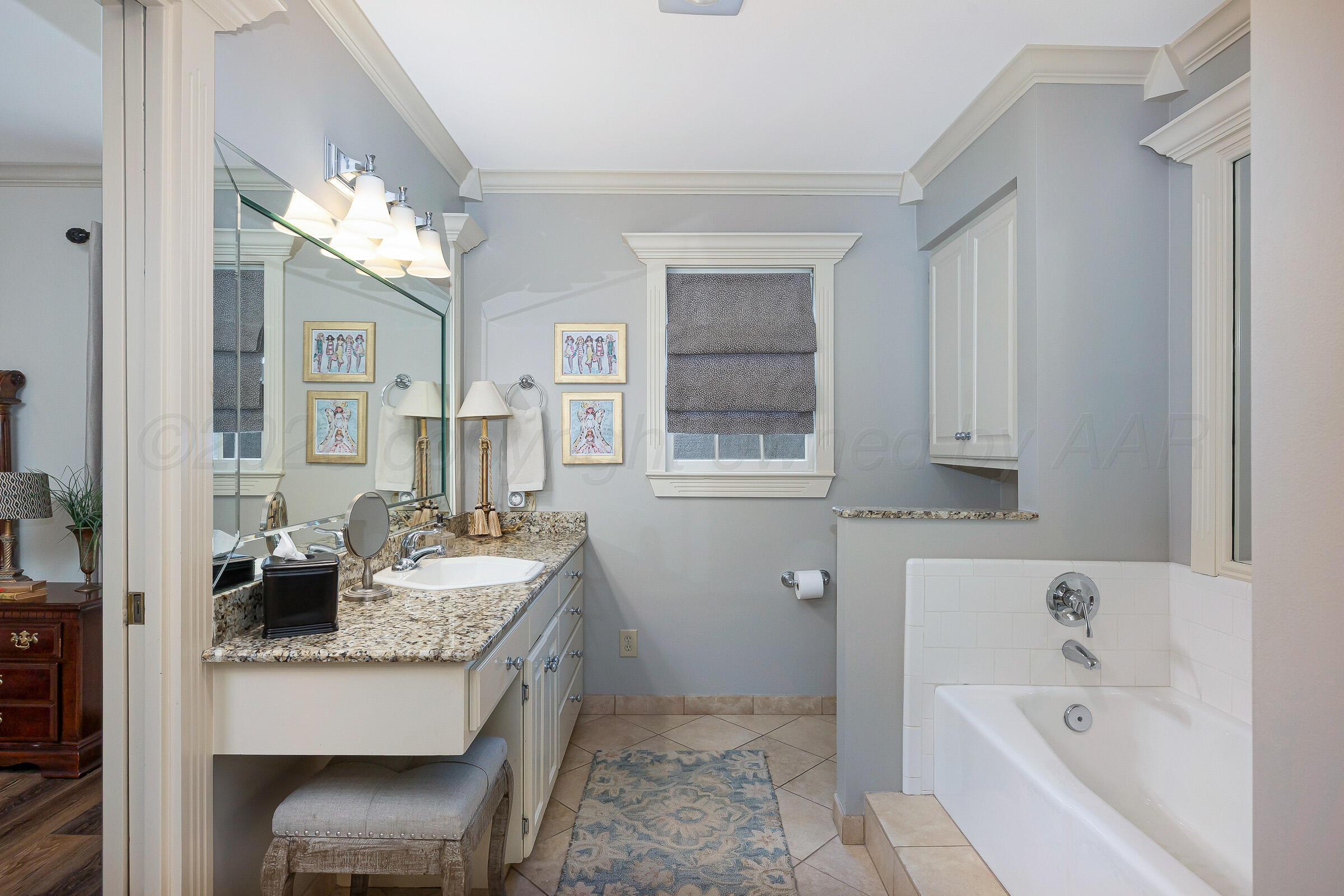 3701 South Virginia Street Amarillo, TX 79109 - Photo 21 of 43 21-Primary Bathroom 2