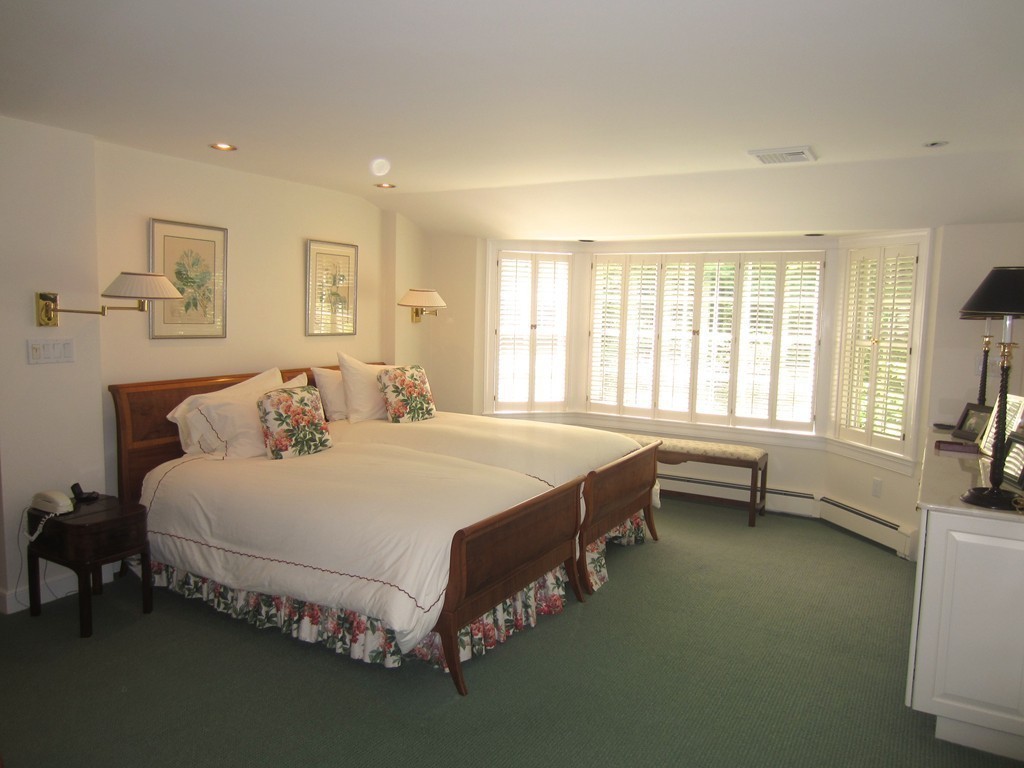 195 Westerly Road Weston, MA 02493 - Photo 17 of 26 Gallery Image 17