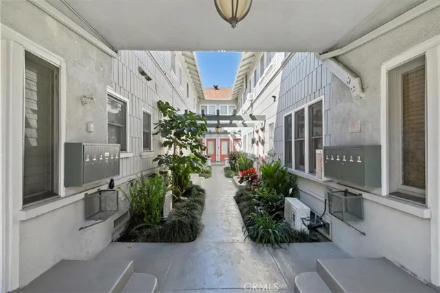 $2,300,000 | 625 East Broadway, Long Beach, CA 90802