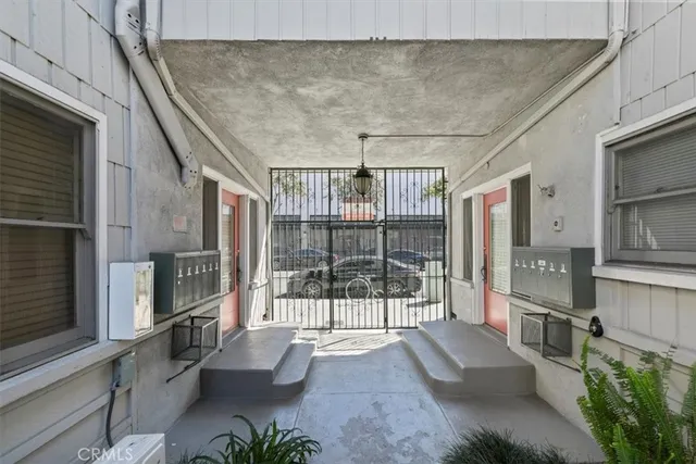 $2,300,000 | 625 East Broadway, Long Beach, CA 90802