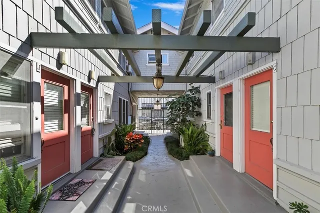 $2,300,000 | 625 East Broadway, Long Beach, CA 90802