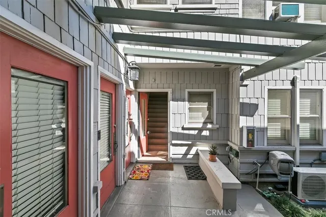 $2,300,000 | 625 East Broadway, Long Beach, CA 90802