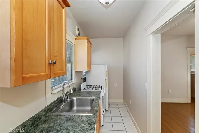 $2,300,000 | 625 East Broadway, Long Beach, CA 90802