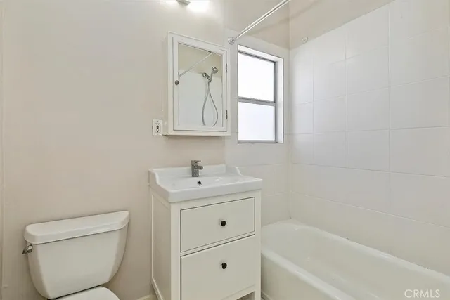 $2,300,000 | 625 East Broadway, Long Beach, CA 90802