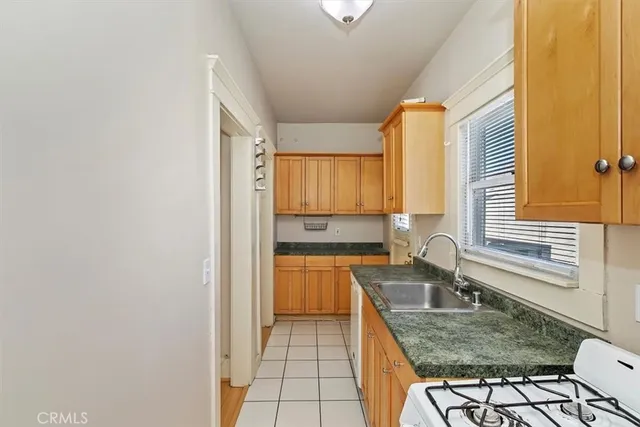 $2,300,000 | 625 East Broadway, Long Beach, CA 90802