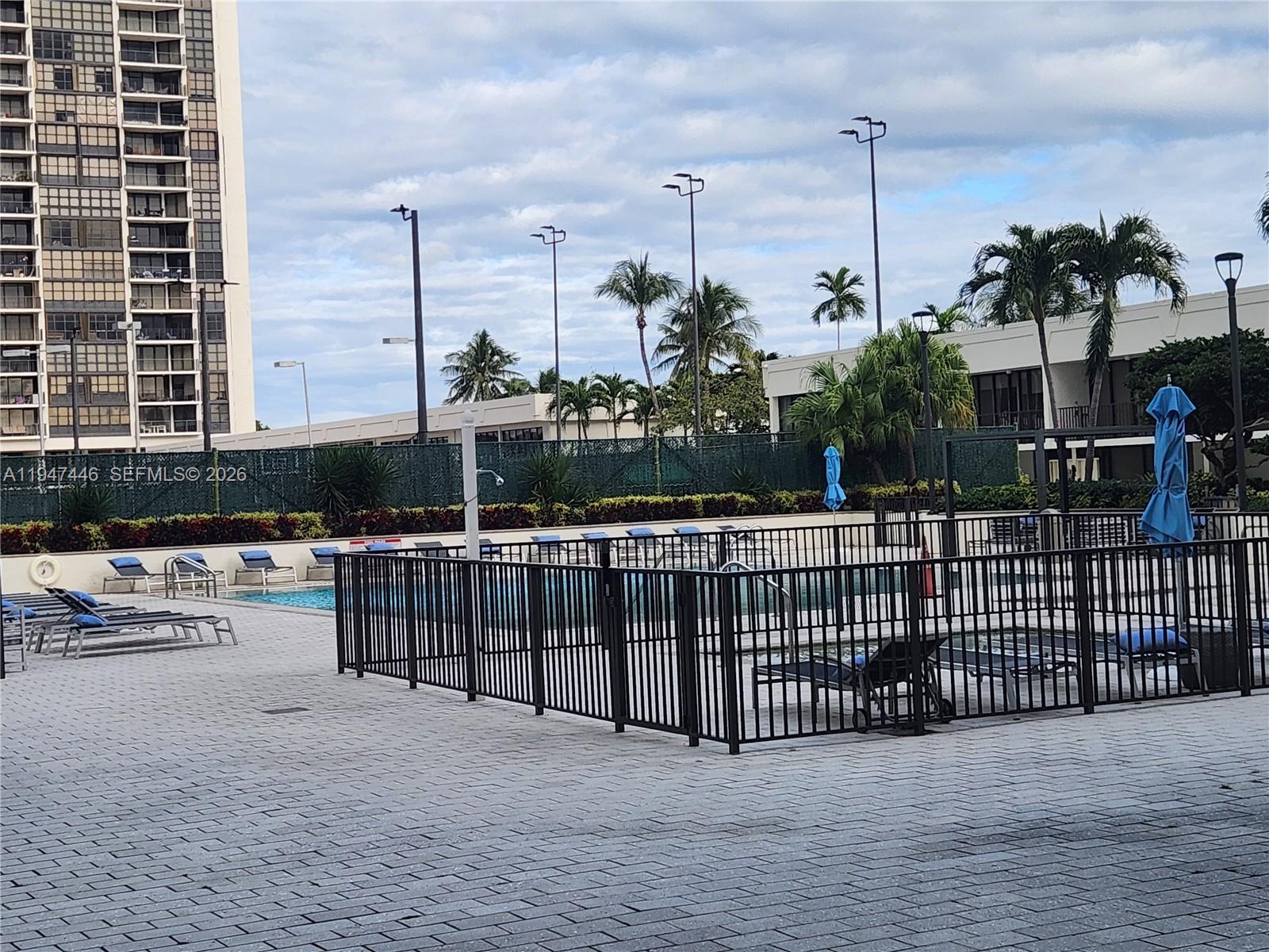 1925 Brickell Avenue, Unit 1411 Miami, FL 33129 - Photo 41 of 52 a view of a terrace