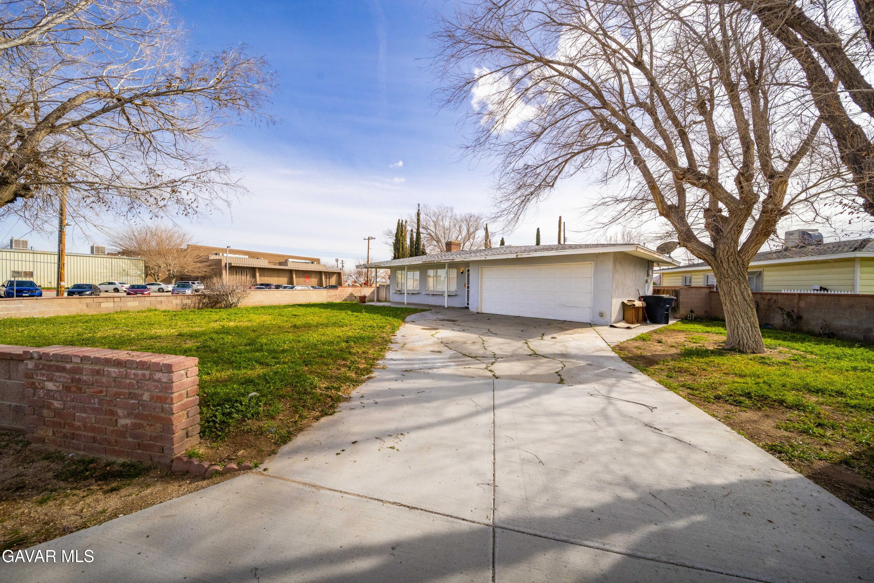 2000 Shasta Street Mojave, CA 93501 - Photo 3 of 21 3