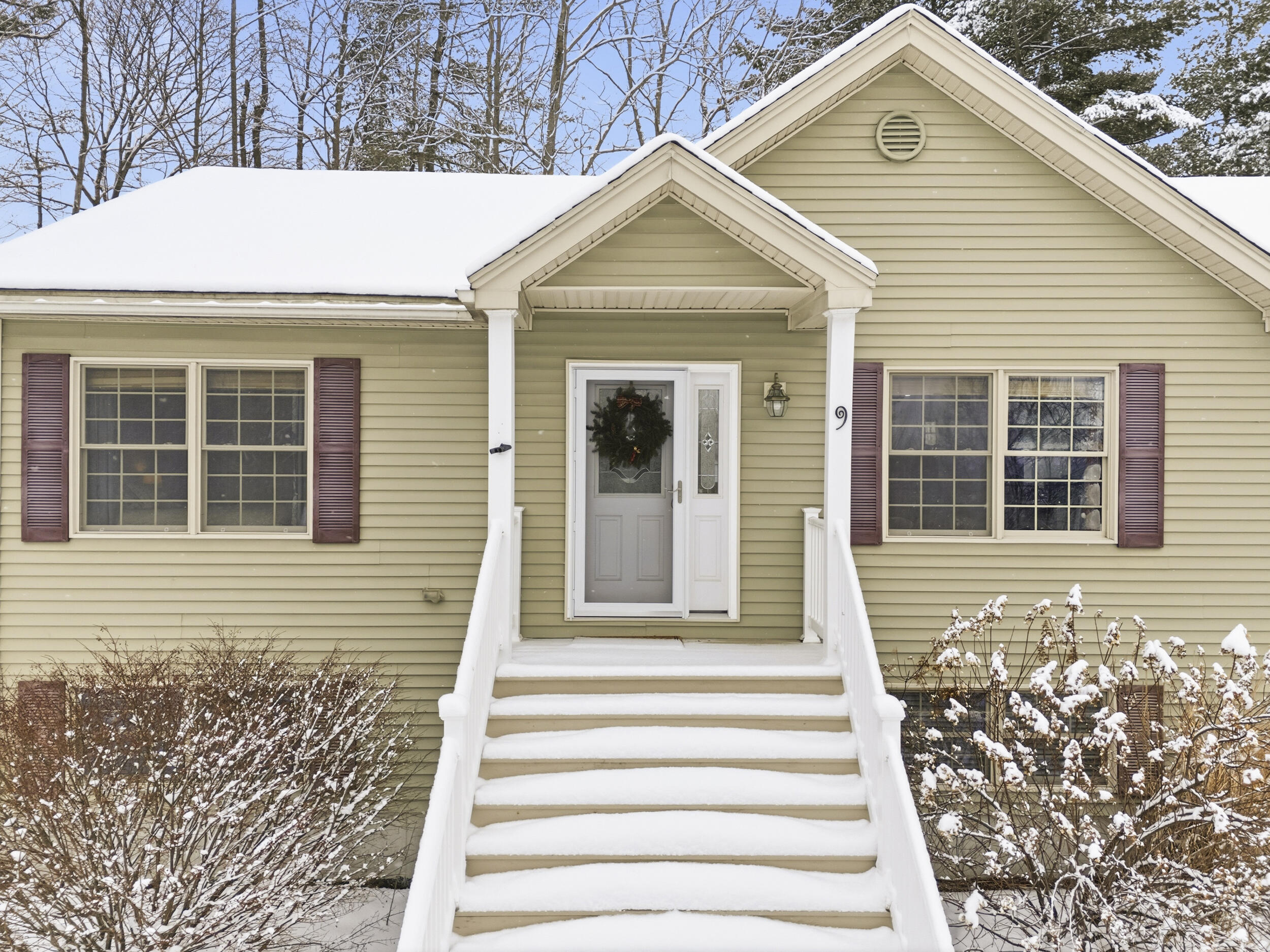 9 Jill Street Lewiston, ME 04240 - Photo 4 of 58 4_9jill-47