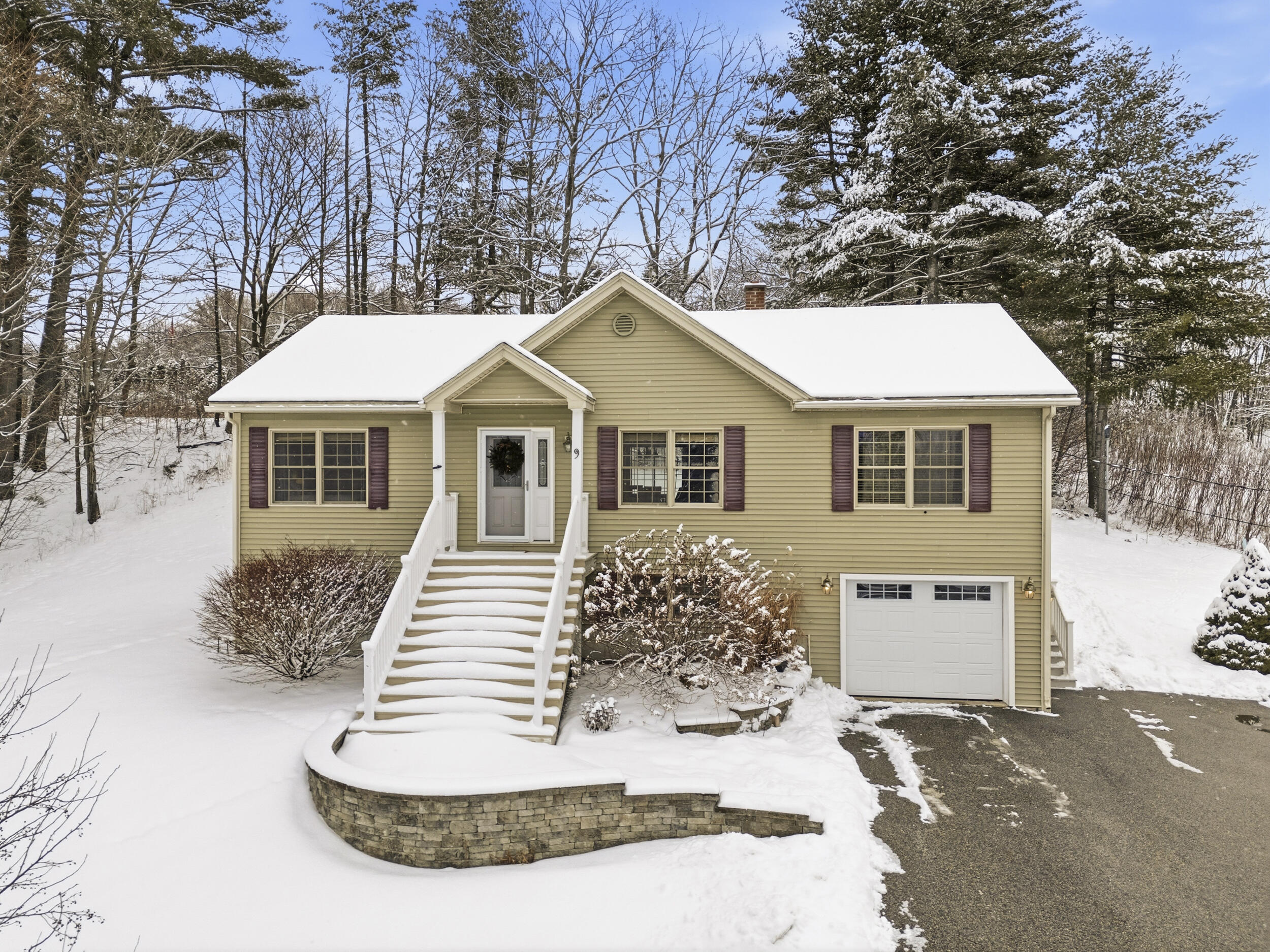 9 Jill Street Lewiston, ME 04240 - Photo 6 of 58 6_9jill-50