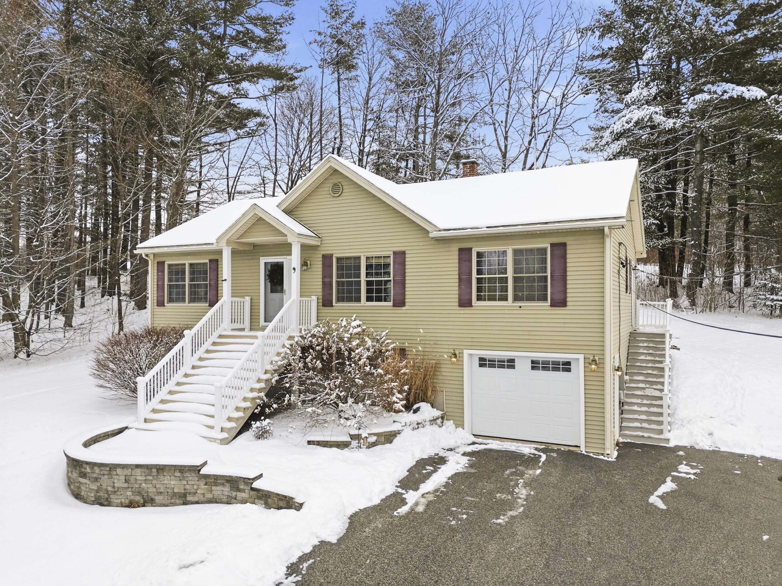 9 Jill Street Lewiston, ME 04240 - Photo 7 of 58 7_9jill-49