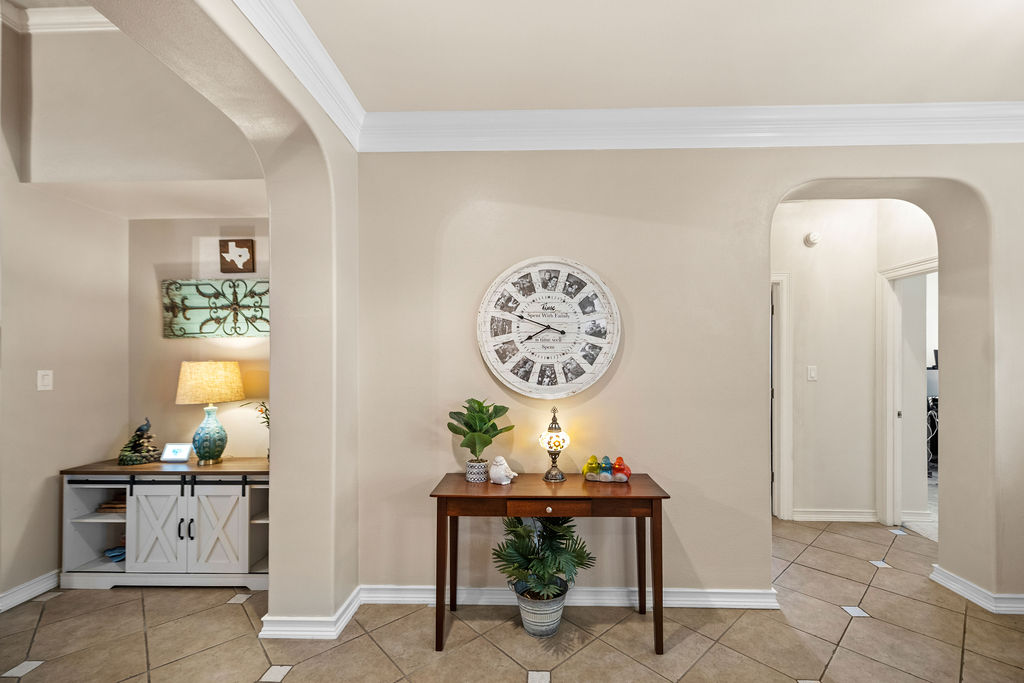 4600 Slickrock Cove Austin, TX 78747 - Photo 14 of 40 a view of a hallway with elevator