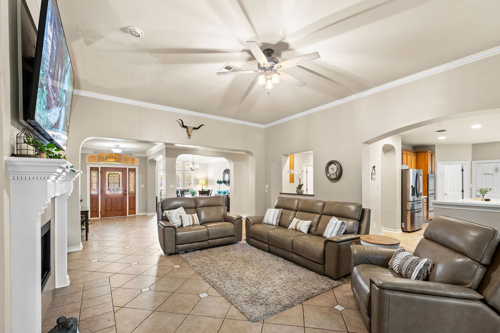 4600 Slickrock Cove Austin, TX 78747 - Photo 17 of 40 a living room with furniture and a large window