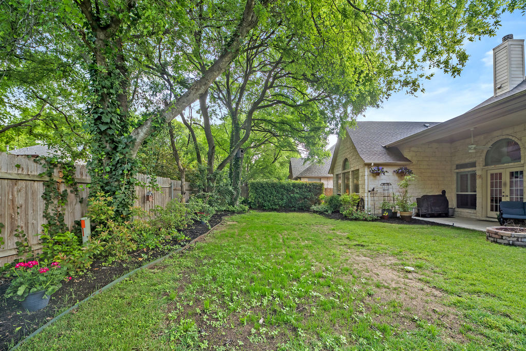 4600 Slickrock Cove Austin, TX 78747 - Photo 36 of 40 a view of a patio with table and chairs and potted plants