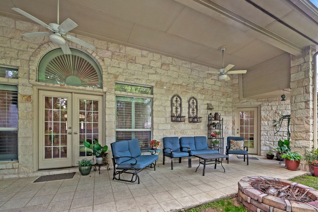 4600 Slickrock Cove Austin, TX 78747 - Photo 38 of 40 a view of a livingroom with furniture and windows
