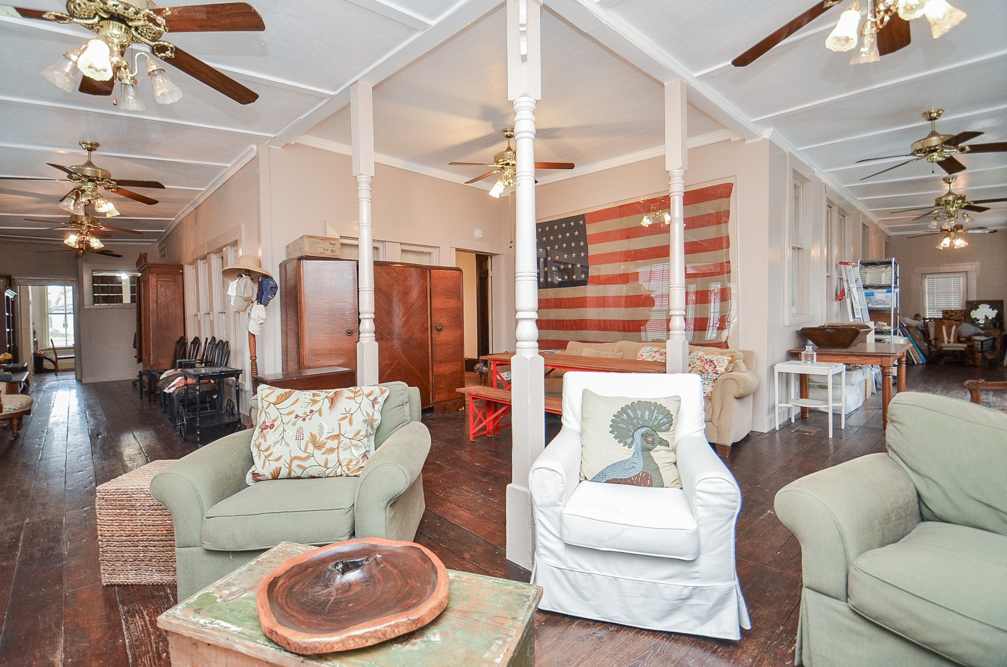 1205 12th Street Hempstead, TX 77445 - Photo 14 of 36 a living room with furniture and a table