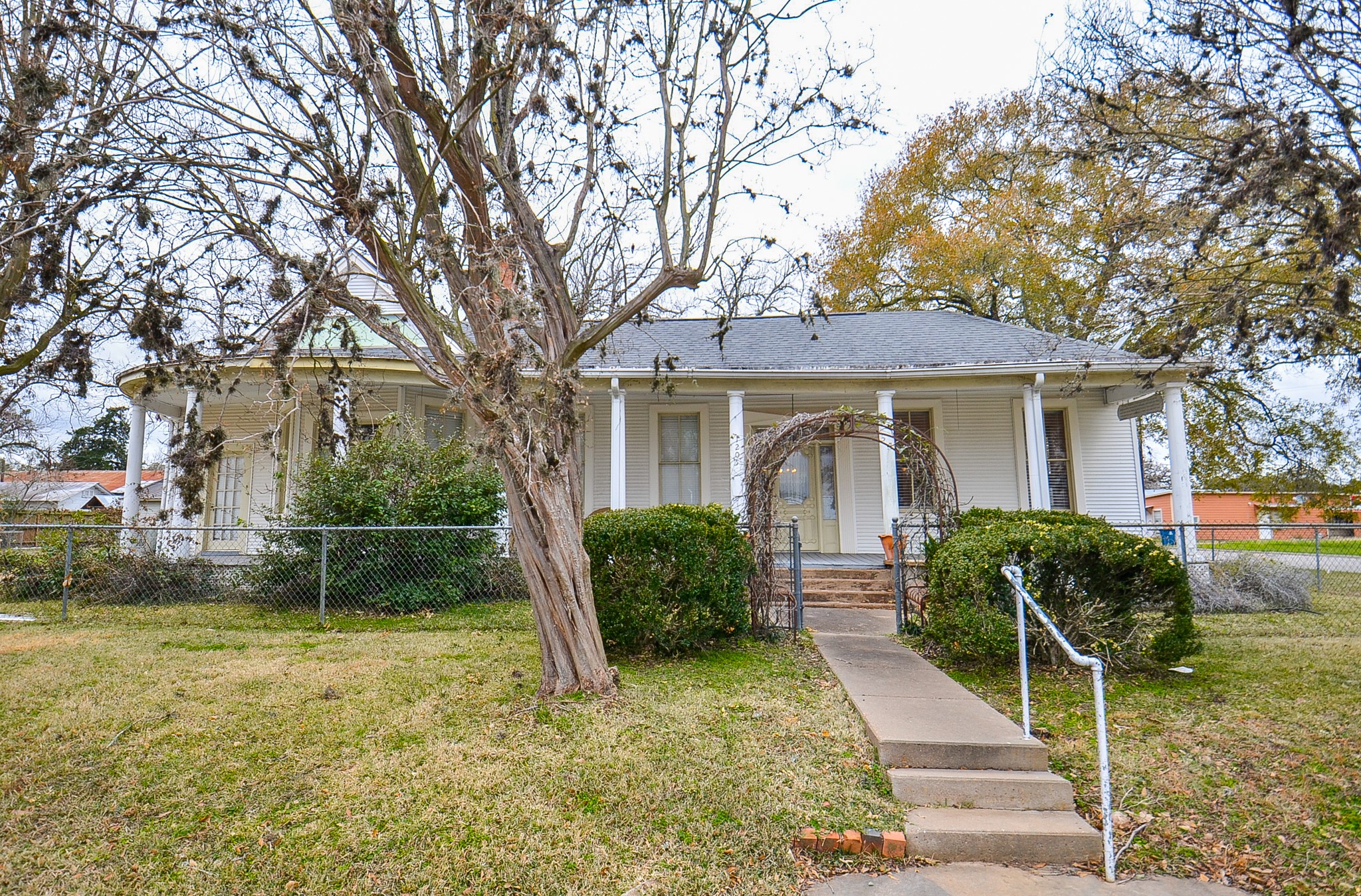 1205 12th Street Hempstead, TX 77445 - Photo 3 of 36 a front view of a house with garden
