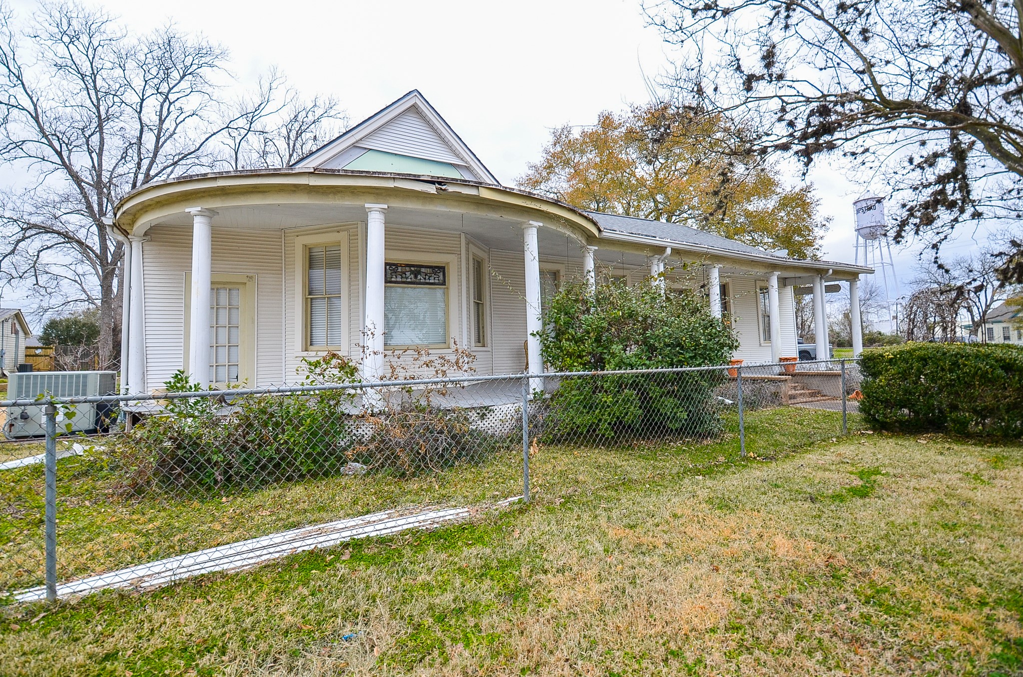 1205 12th Street Hempstead, TX 77445 - Photo 34 of 36 a front view of a house with garden