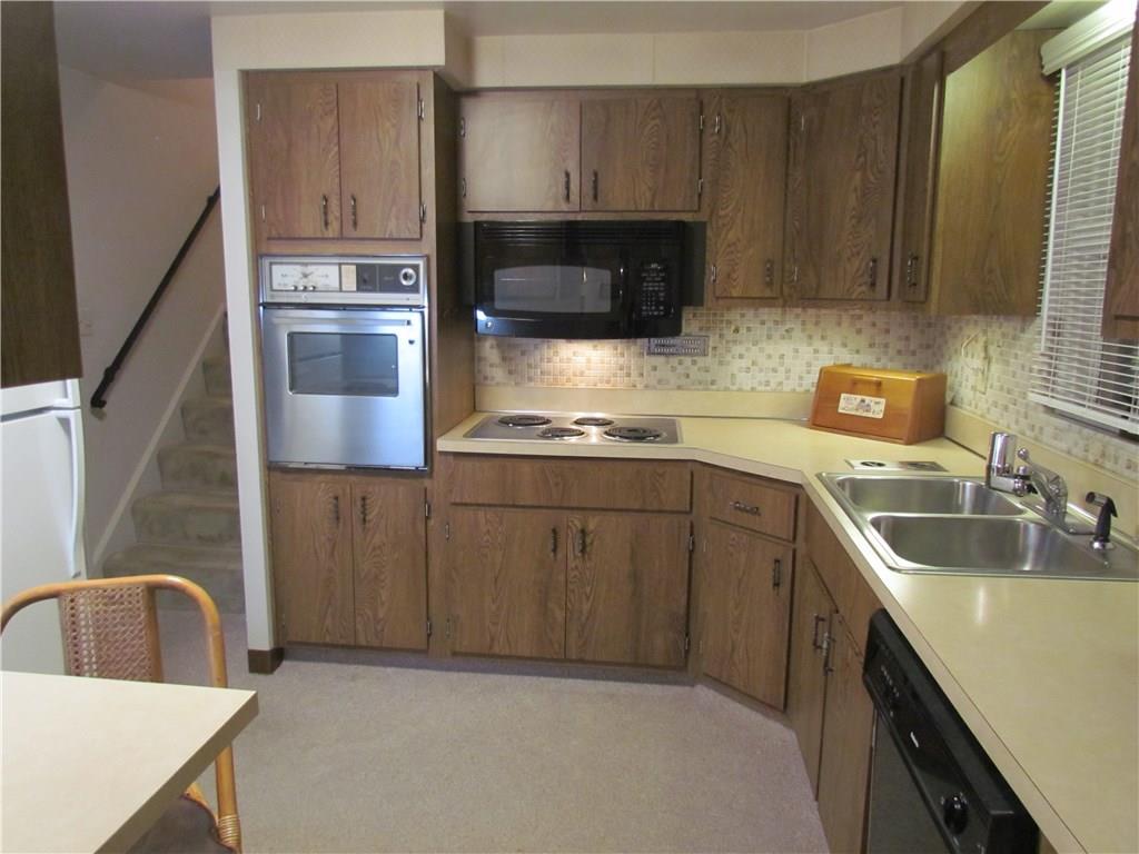 422 Balconade Drive Pittsburgh, PA 15236 - Photo 16 of 25